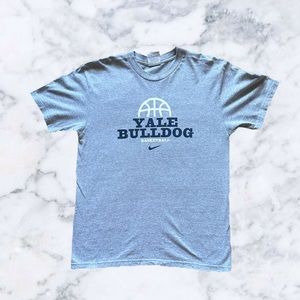 Nike Yale bulldog
